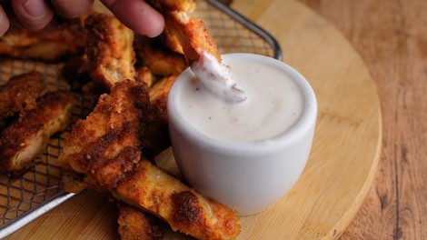 "Ranch" omaka je postala svetovna uspešnica: Američani jo obožujejo, turisti jo nosijo domov v kovčkih, vi pa jo lahko iz petih sestavin pripravite kar doma