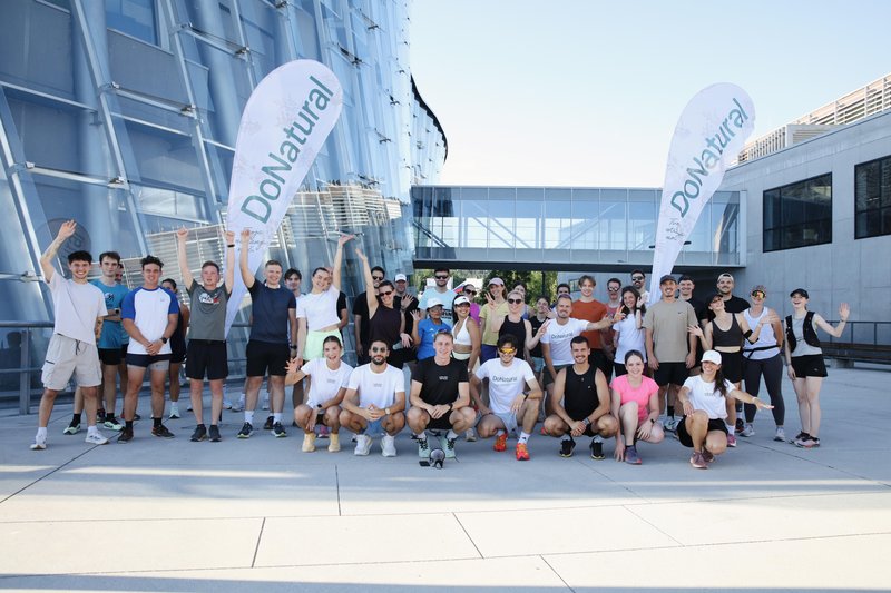 Bili smo na poletnem Ljubljana Run Club teku, kjer nas je spremljala osvežilna herbalna voda DoNatural