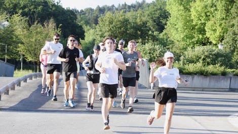 Bili smo na poletnem Ljubljana Run Club teku, kjer nas je spremljala osvežilna herbalna voda DoNatural