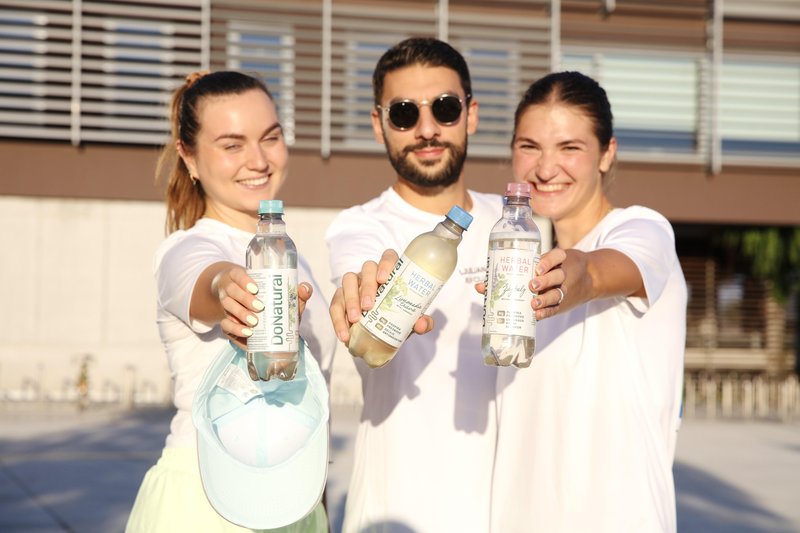 Bili smo na poletnem Ljubljana Run Club teku, kjer nas je spremljala osvežilna herbalna voda DoNatural