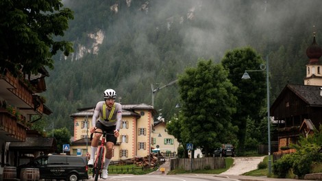 Everesting 10K: 400 kilometrov, 10.000 višinskih metrov in 12 alpskih prelazov v enem dnevu