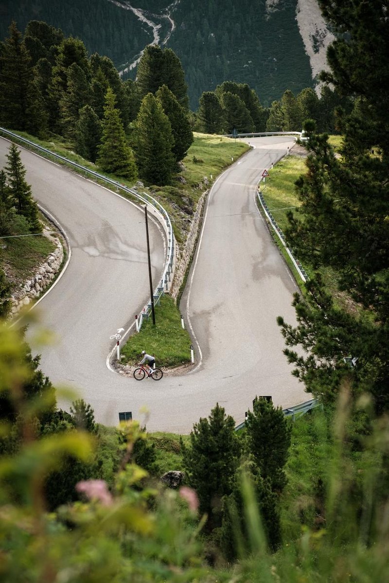 Everesting 10K: 400 kilometrov, 10.000 višinskih metrov in 12 alpskih prelazov v enem dnevu