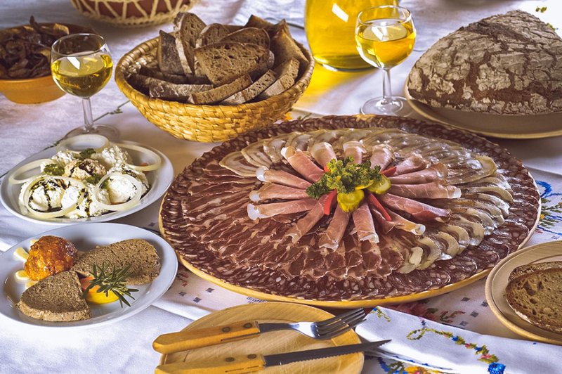 48 ur na Koroškem: Dva dni med domačo hrano, naravo in razgledi na Ekološki turistični kmetiji Mikl