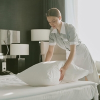 Hotelska čistilka razkriva, s čim se ji nekateri gostje naravnost zagabijo: to jo zmoti bolj kot razmetana soba