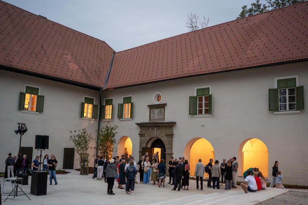 Dvorec Radlje po večletni prenovi ponovno odprl svoja vrata (foto: Mitja Verdnik)