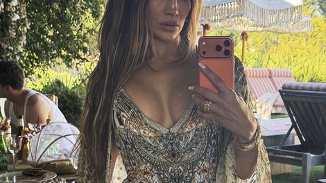 Jennifer Lopez pri 57. letih navdušuje z izklesano postavo: teh sedem vaj redno vključuje v trening