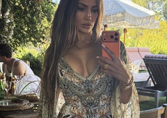 Jennifer Lopez pri 57. letih navdušuje z izklesano postavo: teh sedem vaj redno vključuje v trening