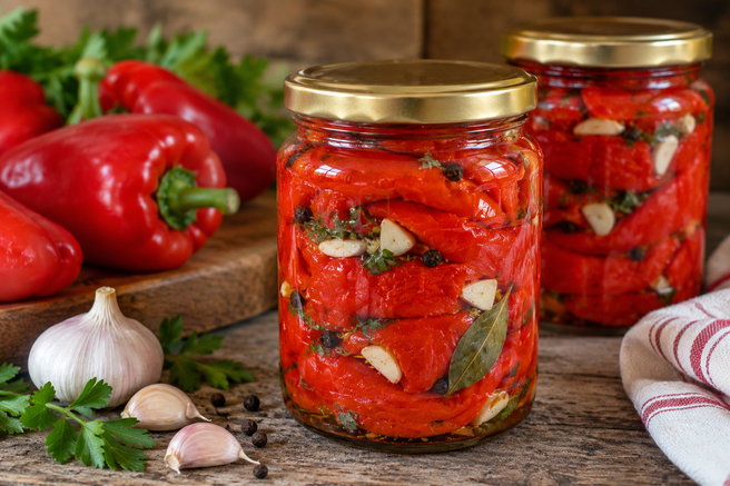 Star madžarski recept za božanske paprike v kozarcu: okusna ozimnica, ki jo boste pripravljali vsako leto