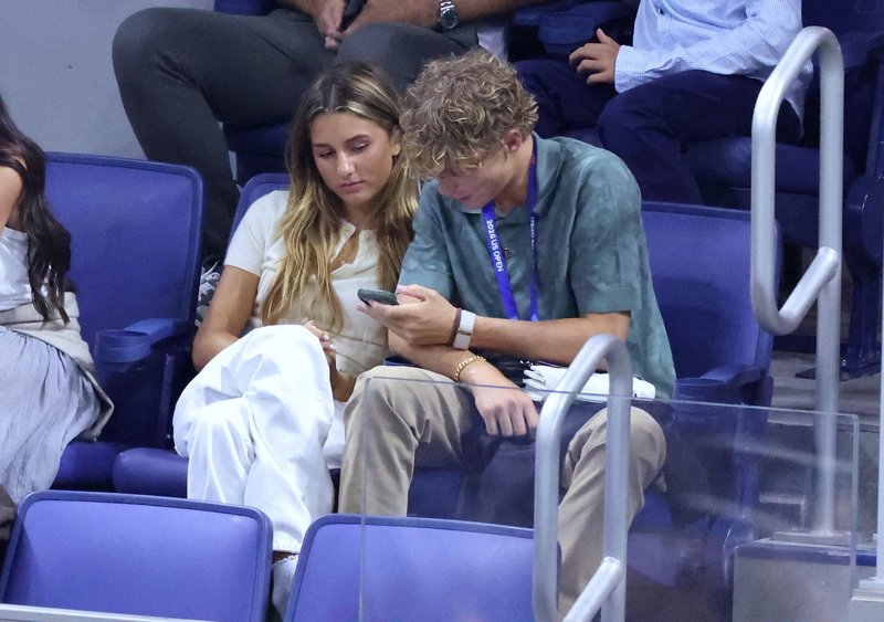 Federerjeva hči v družbi sina njegovega nekdanjega rivala: očeta sta bila velika tekmeca, danes pa sta njuna otroka prijatelja