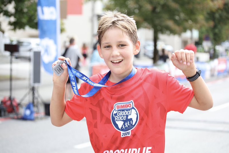 Uspešni prvi Bimbo Race Adria na Grosupljem, kjer so številni tekači združili moči in Rdečemu križu zagotovili kar 13.000 kosov kruha