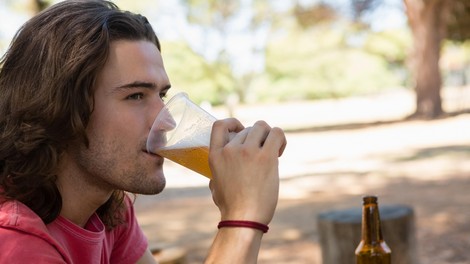 Bodite pozorni nanje: to so znaki, da uživate preveč alkohola