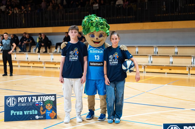 Maskota Lipko z vozilom MG na Pot v Zlatorog
