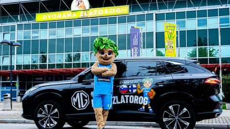 Maskota Lipko z vozilom MG na Pot v Zlatorog
