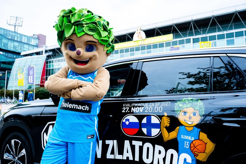 Maskota Lipko z vozilom MG na Pot v Zlatorog