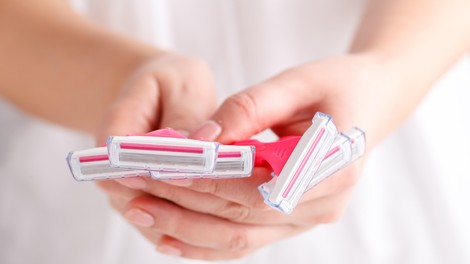 Bi si morali intimne predele briti ali ne? Ginekologi pojasnjujejo resnico
