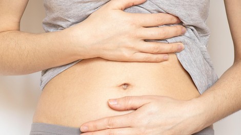 Poslovite se od napihnjenosti: tukaj je 5 preprostih navad za boljšo prebavo