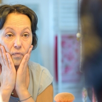 Dermatologinja opozarja: če je vaša koža videti utrujena, je to pogosto razlog