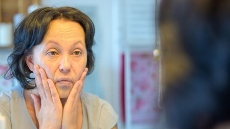 Dermatologinja opozarja: če je vaša koža videti utrujena, je to pogosto razlog