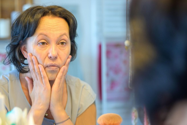 Dermatologinja opozarja: če je vaša koža videti utrujena, je to pogosto razlog