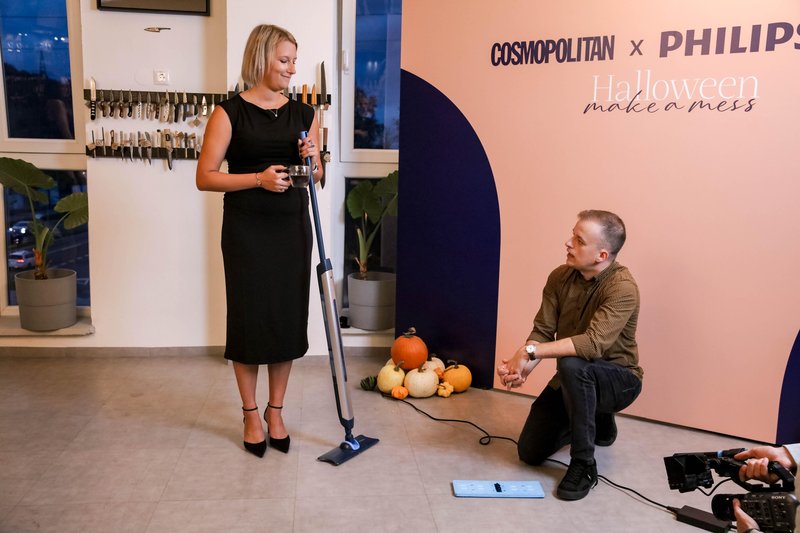 dogodek Cosmopolitan x Philips električni mop rezanje buč