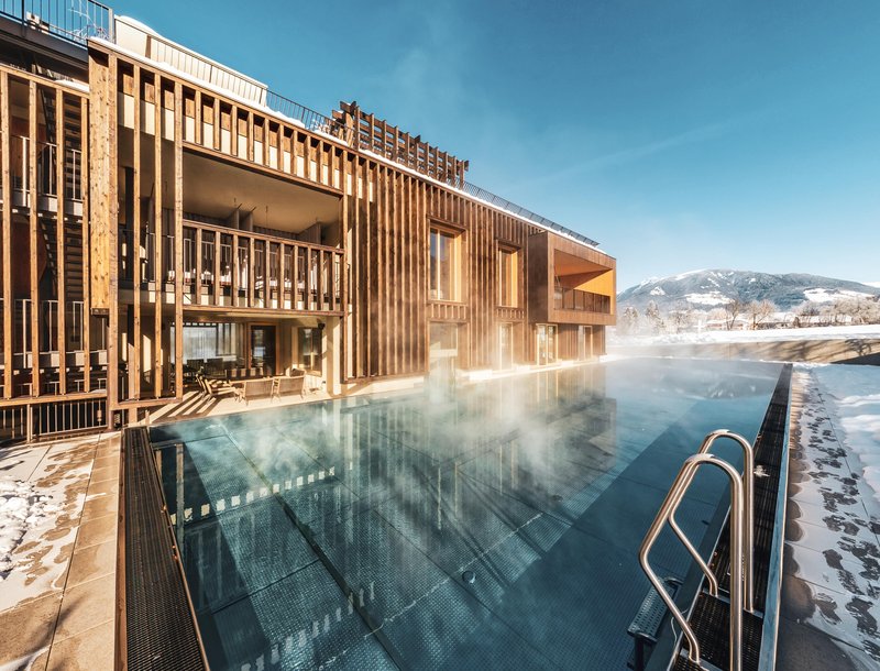 Hotel Kronplatz s petimi zvezdicami – minuto stran od gondole