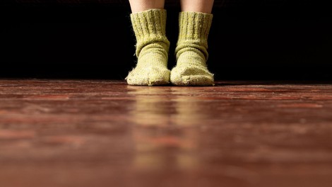 babice nogavice bolecine noge kolena sklepi lovor list resitev stara ideja nasvet pomoc zdravje