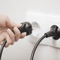 Električar zdaj razkril vso resnico o varčevanju z elektriko: račun bo nižji, če boste čez noč izklopili ta aparat (nihče ne bi pomislil nanj!)