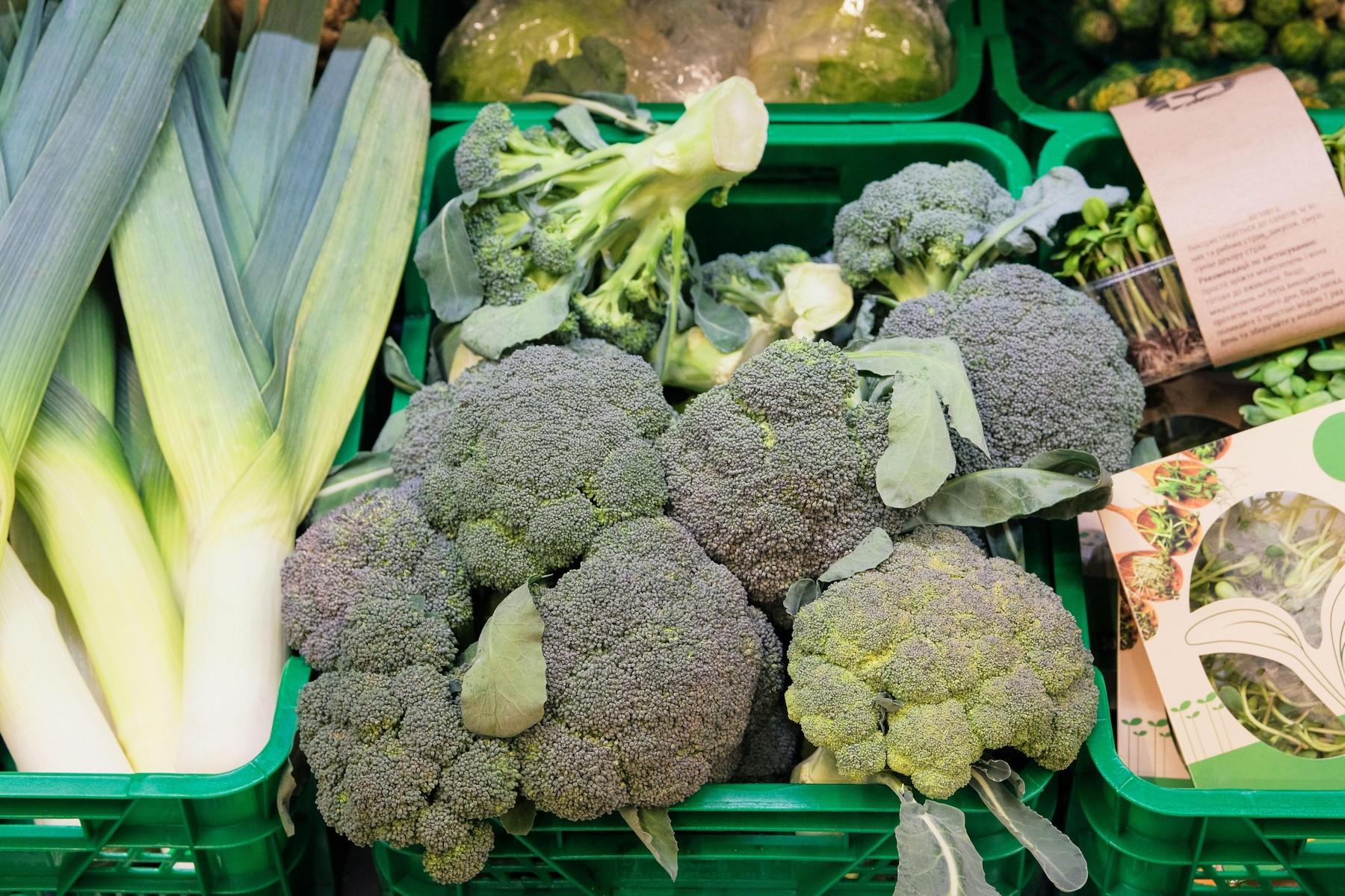 Na seznamu živil, ki so povezana z zmanjšanjem tveganjem za raka je tudi brokoli.