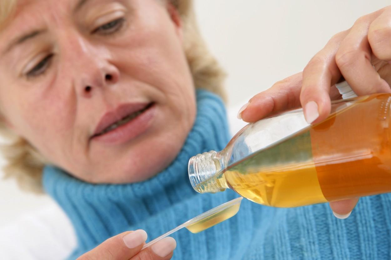 Sirup iz vijolic je lahko v pomoč pri simptomih prehlada, astme, kašlja, bolečega grla in bronhitisa.